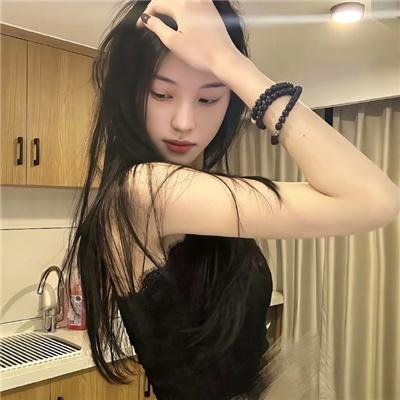 红鞋男子